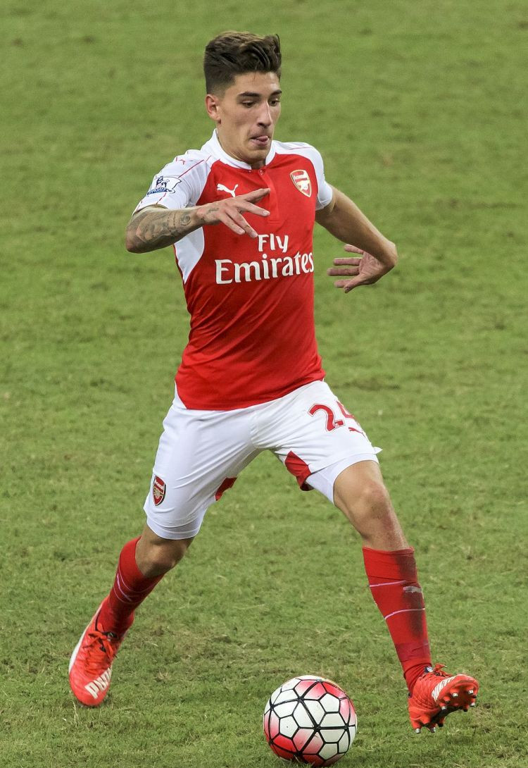 Bellerin keeping his options open, says agent