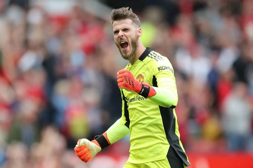 Could free agent David de Gea sign with Manchester United again?